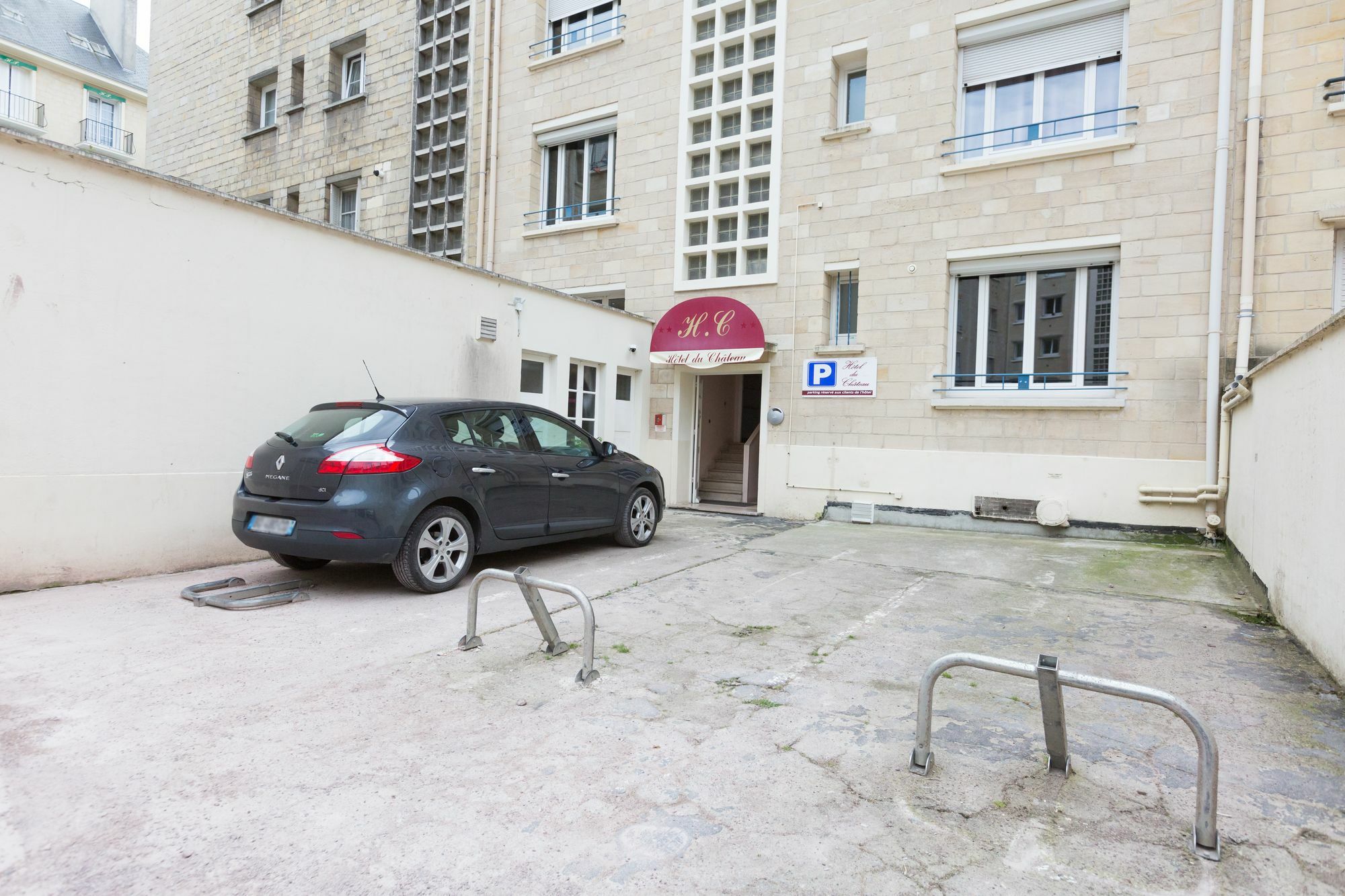 קאין Logis Hotel Du Chateau מראה חיצוני תמונה