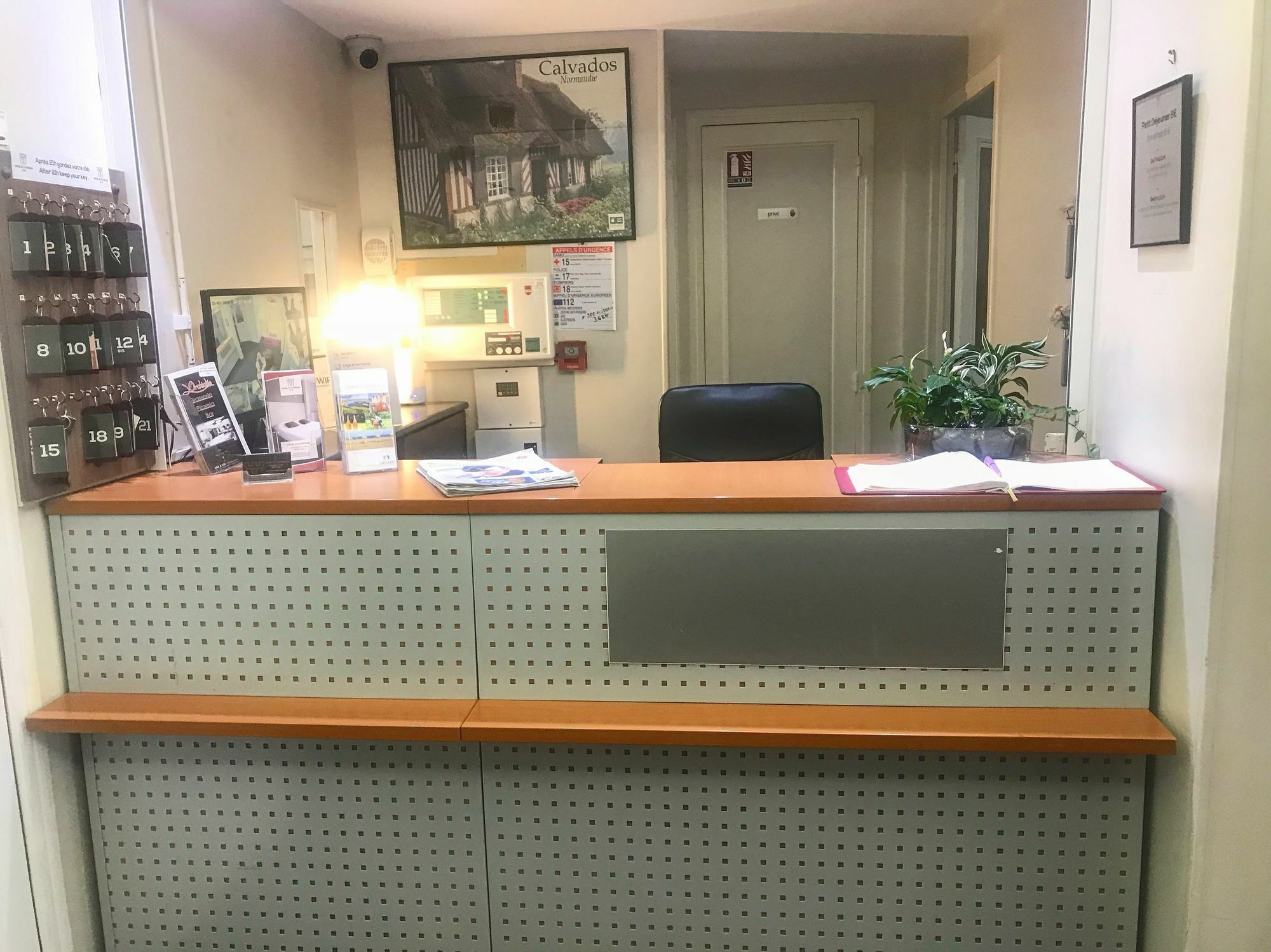 קאין Logis Hotel Du Chateau מראה חיצוני תמונה